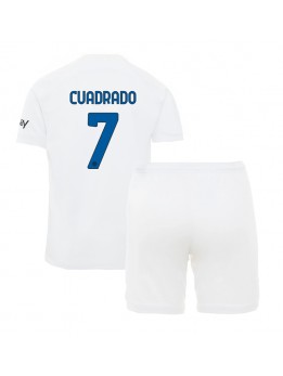Billige Inter Milan Juan Cuadrado #7 Bortedraktsett Barn 2023-24 Kortermet (+ Korte bukser)